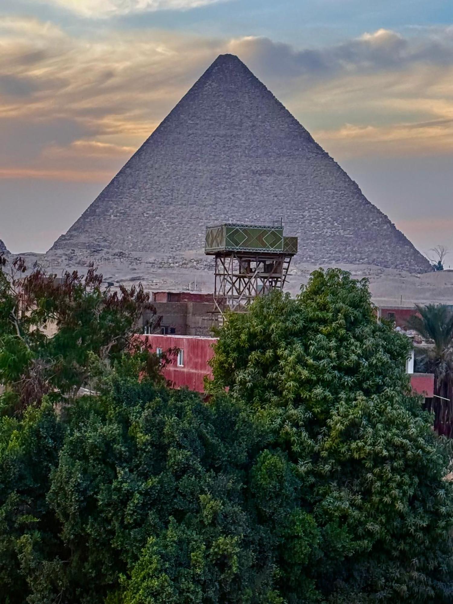 Flower Pyramids Hotel 3*