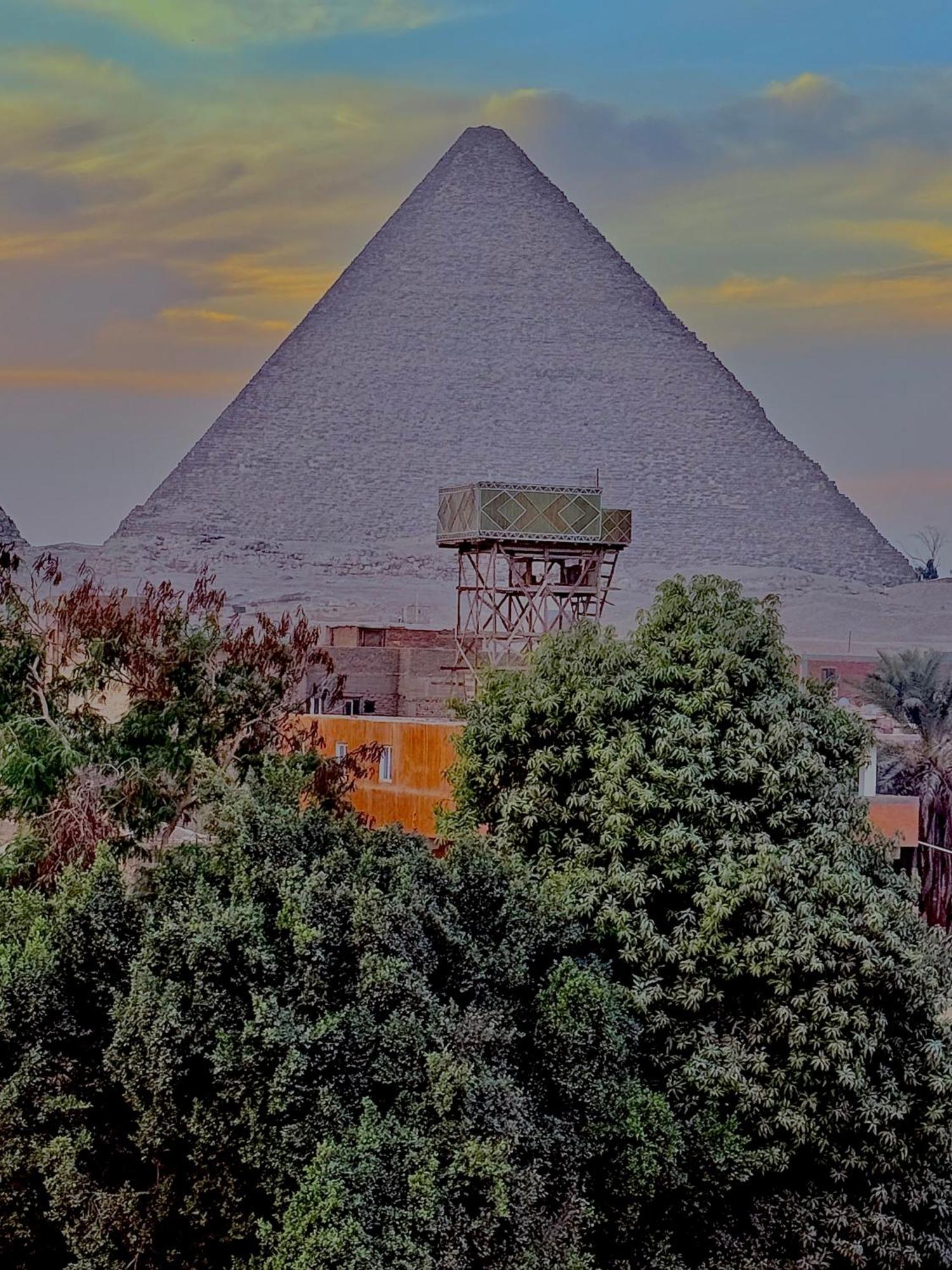 Flower Pyramids Hotel 3*