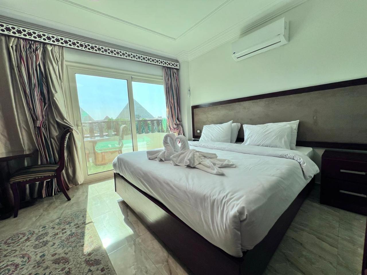 Flower Pyramids Hotel 3*