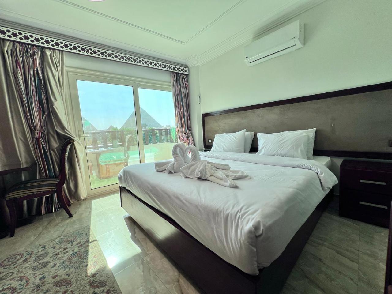 Flower Pyramids Hotel 3*